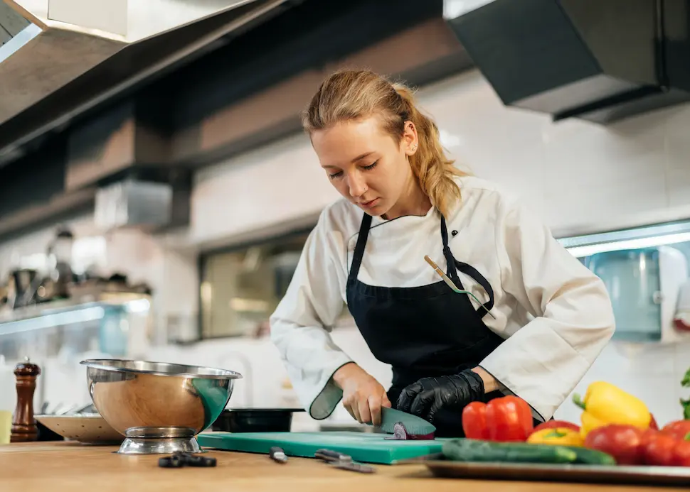 ¿Cuánto cobra un ayudante de cocina?